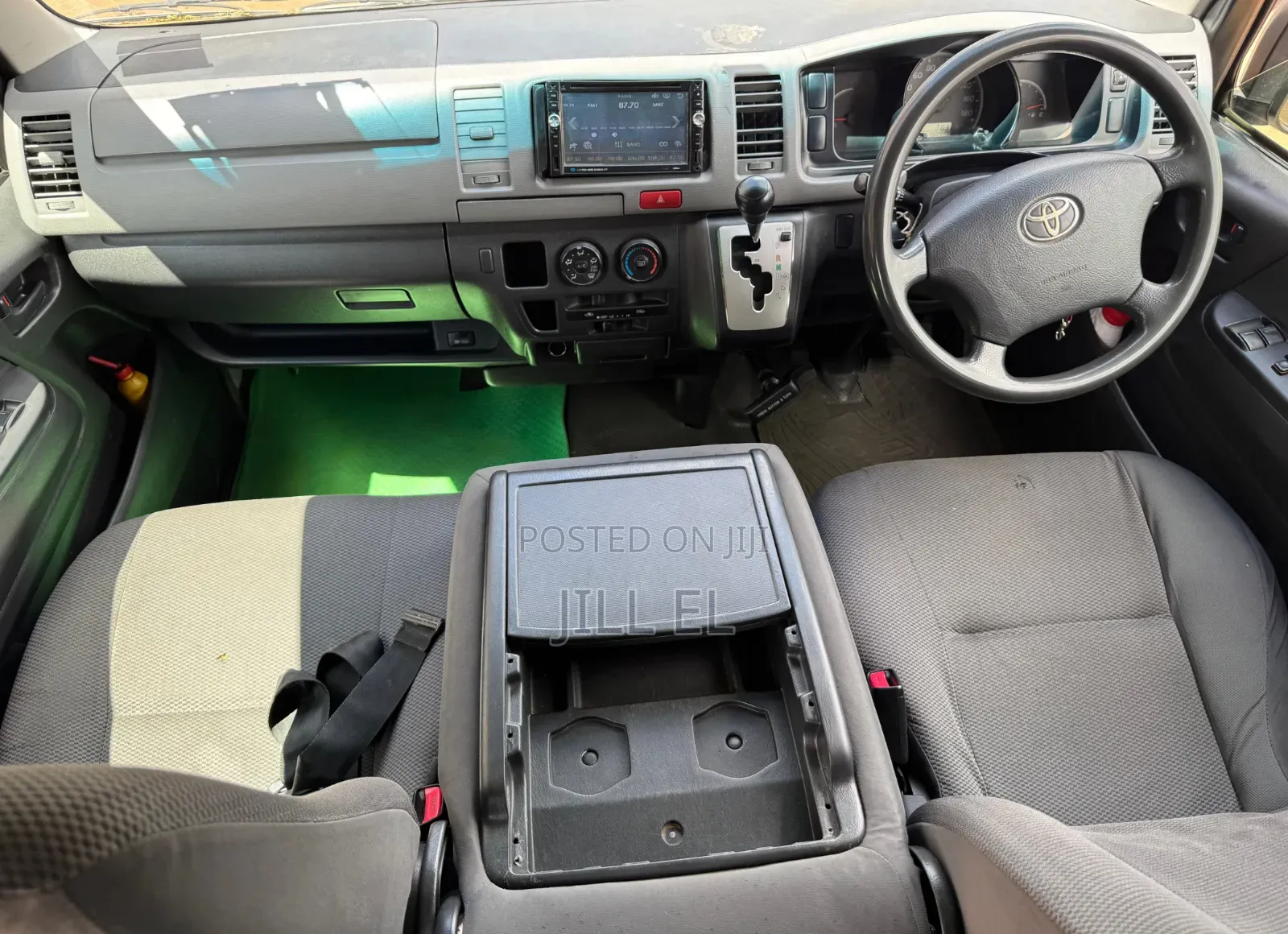 Toyota HiAce 2013 White