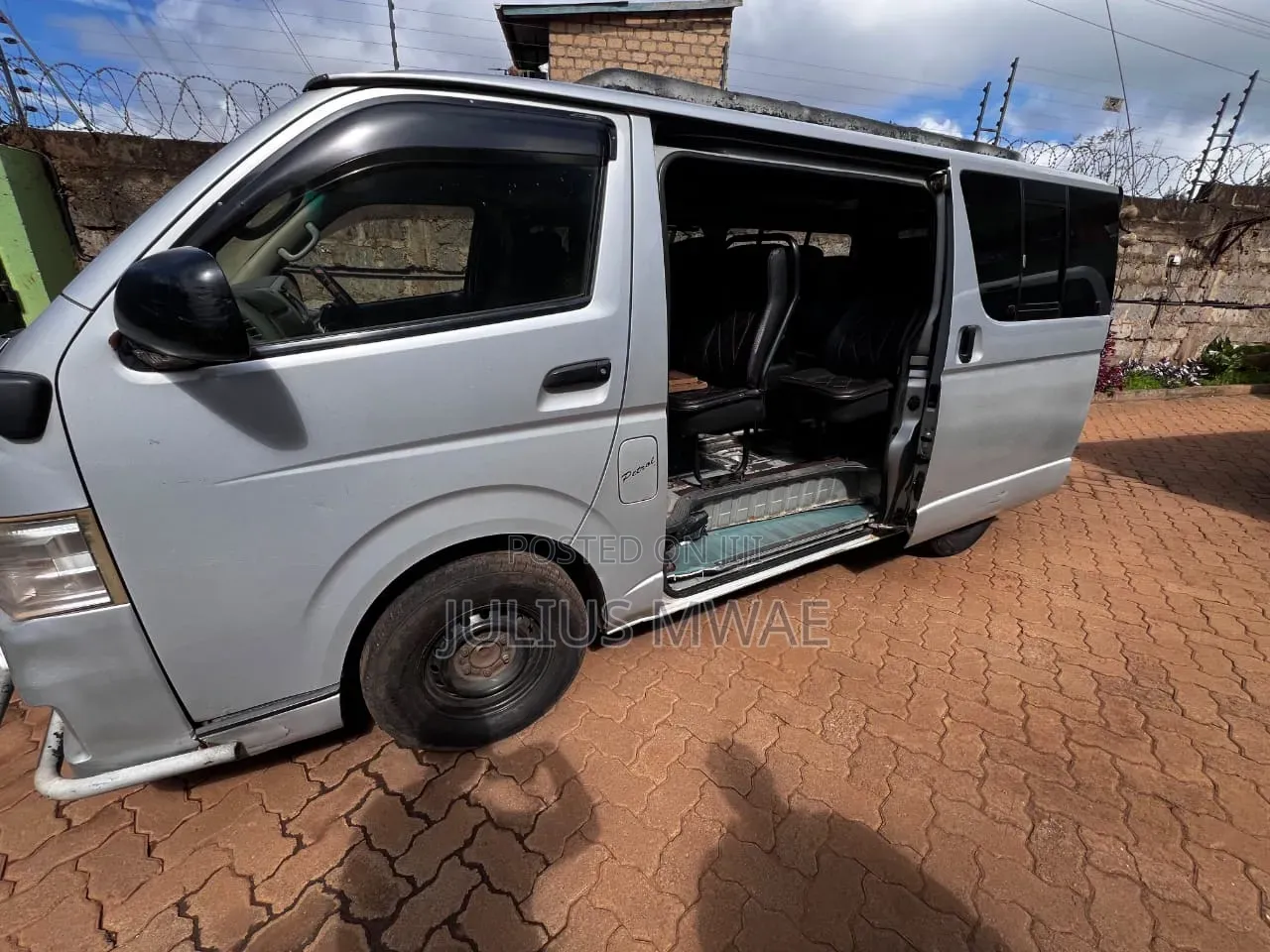 Toyota HiAce 2014 Silver