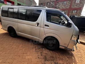Toyota HiAce 2014 Silver