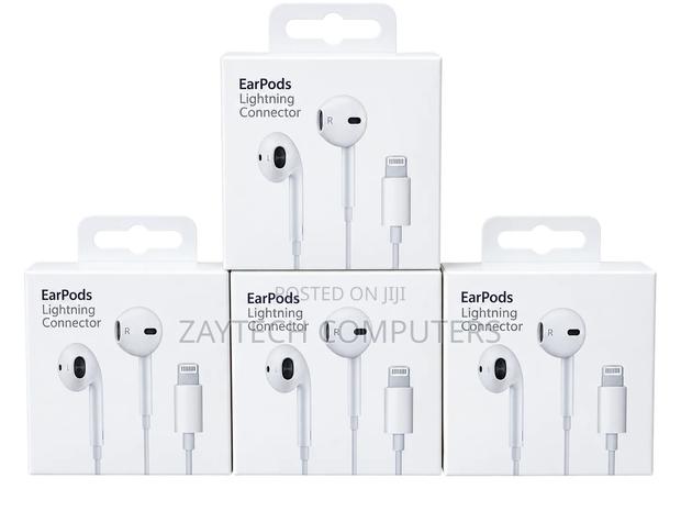 Apple EarPods With Lightning Connector – White