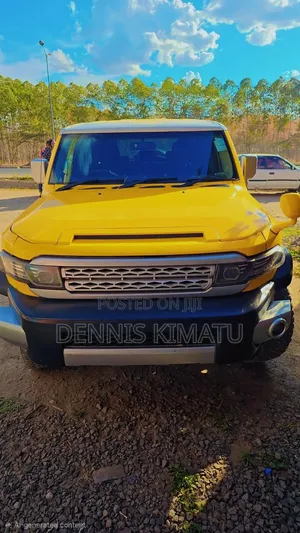 Toyota FJ Cruiser 2014 Yellow