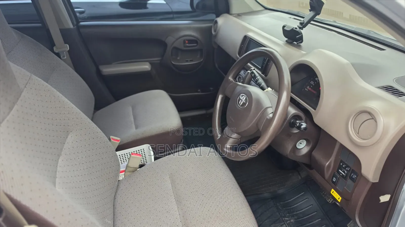 Toyota Passo 2015 Silver