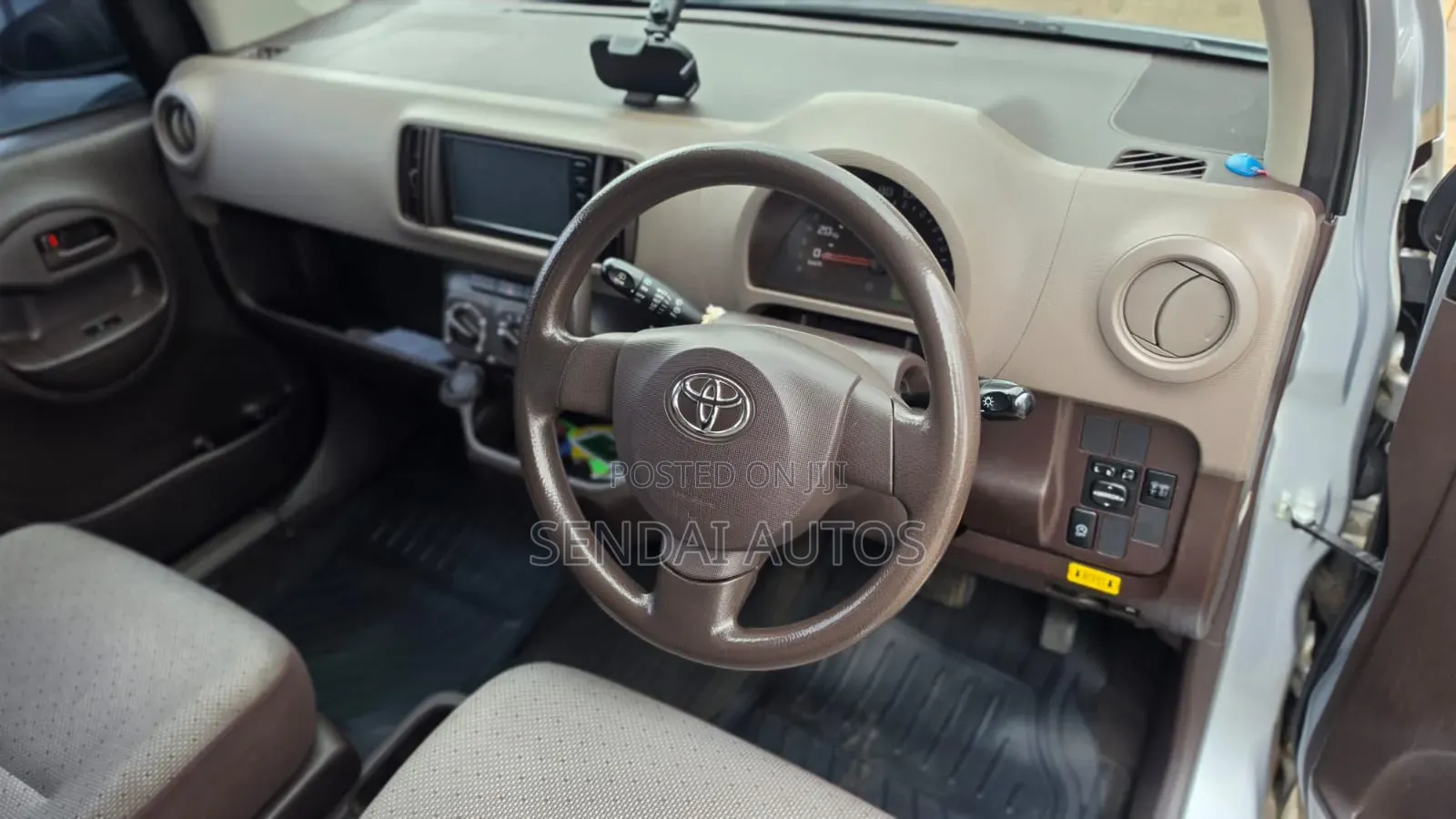 Toyota Passo 2015 Silver