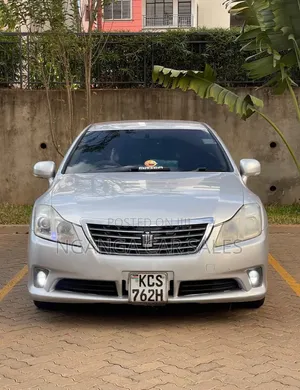 Toyota Crown 2011 Silver