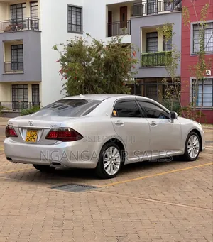 Toyota Crown 2011 Silver