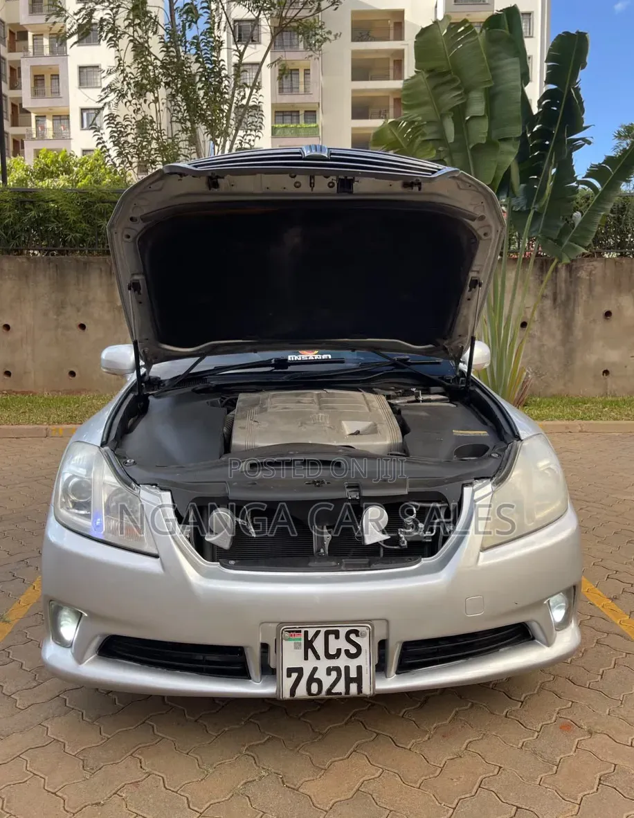 Toyota Crown 2011 Silver