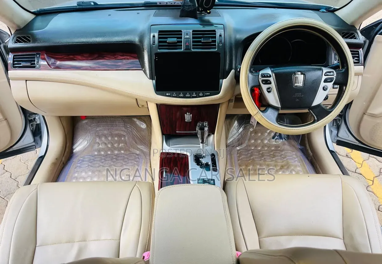 Toyota Crown 2011 Silver