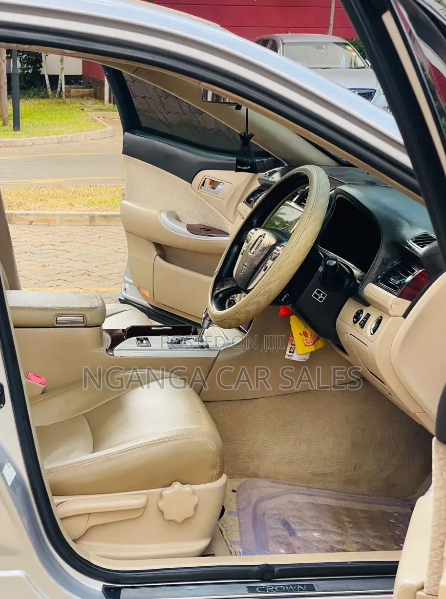 Toyota Crown 2011 Silver