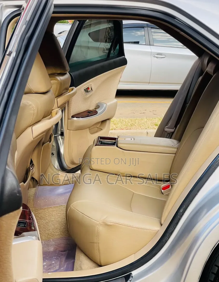 Toyota Crown 2011 Silver