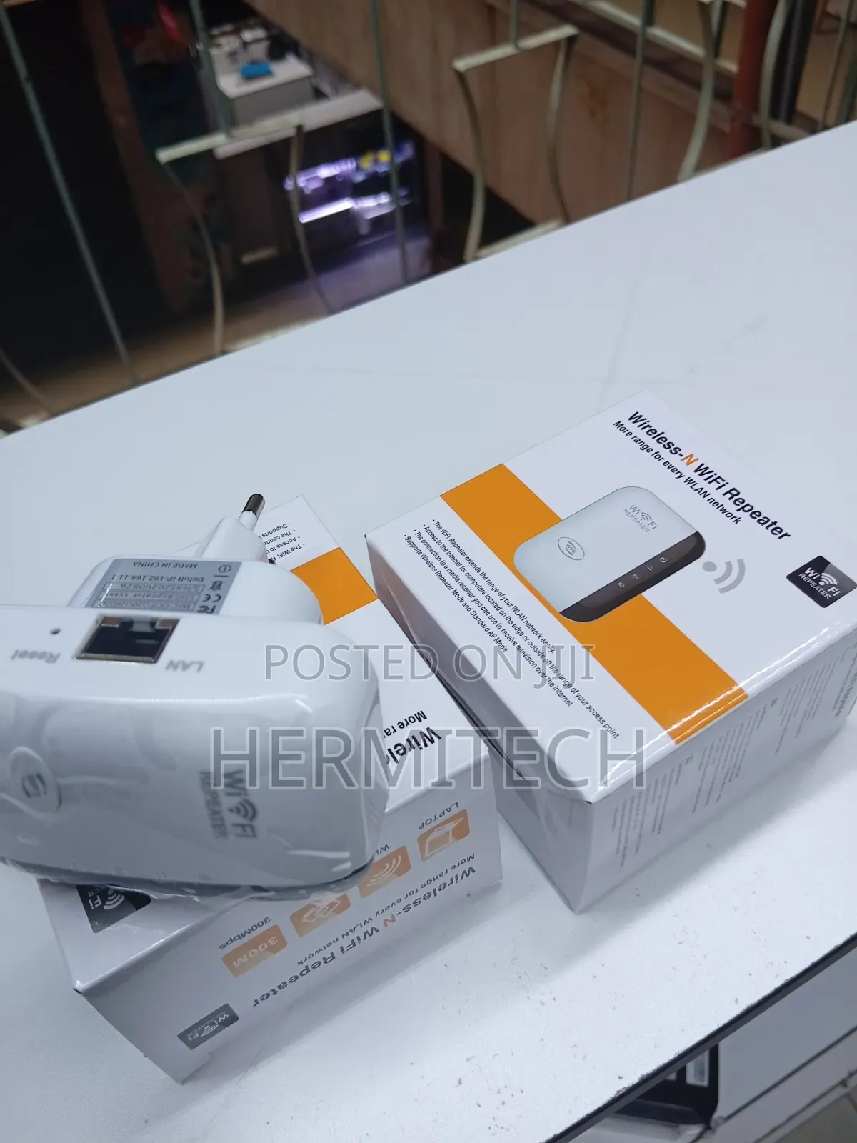 Easy Setup 300Mbps Wireless Repeater for Home and Office Use