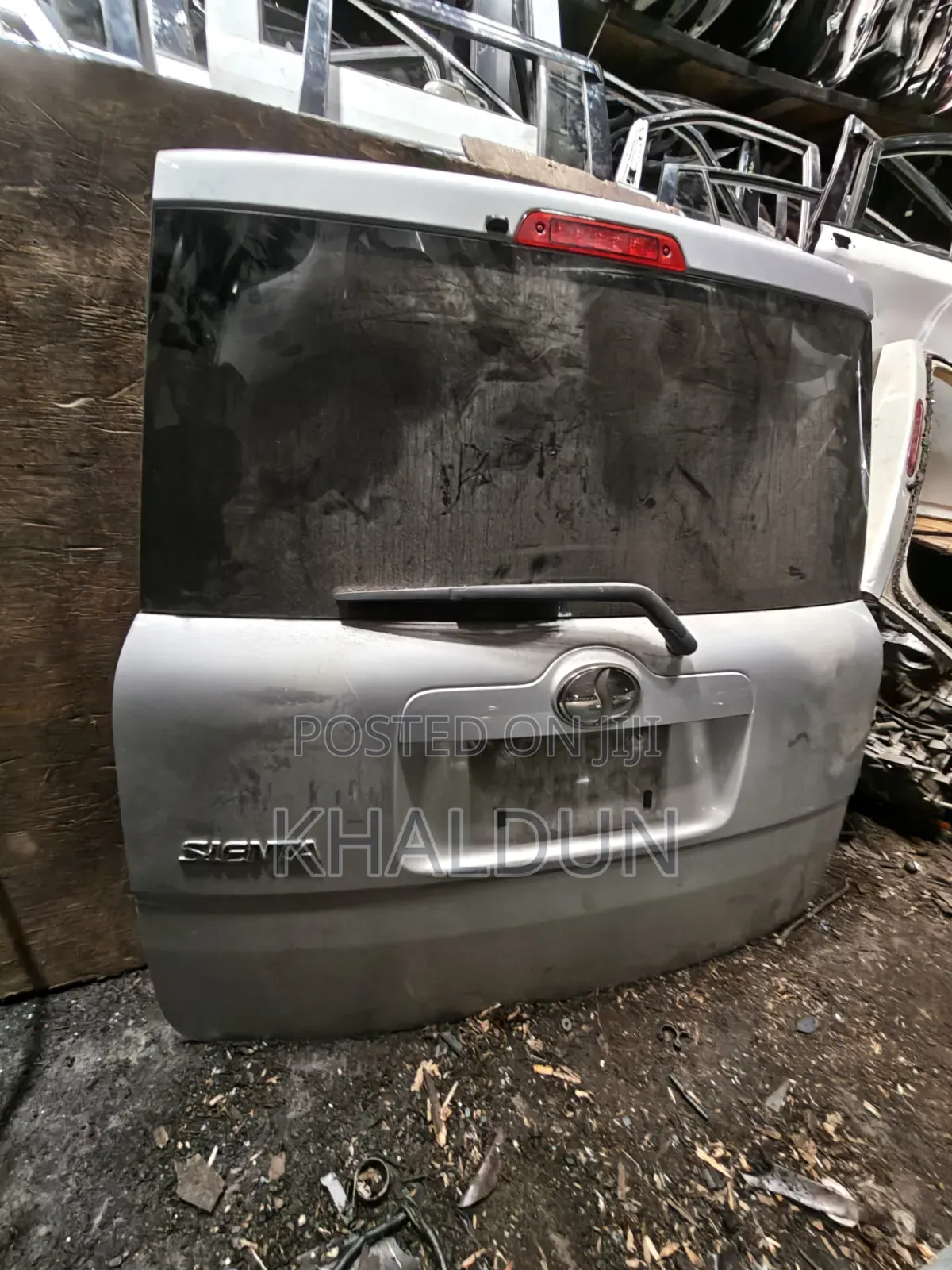 Sienta Tailgate Boot