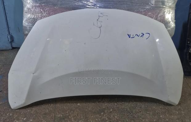 Toyota Sienta Bonnet