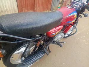 Bajaj Boxer 125 2025 Red