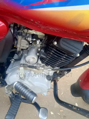 Bajaj Boxer 125 2025 Red