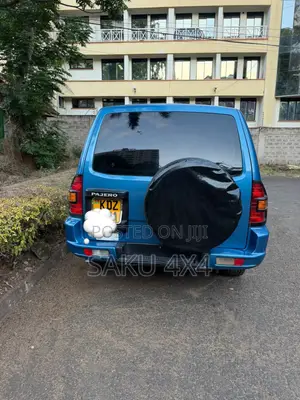 Mitsubishi Pajero 2002 Blue