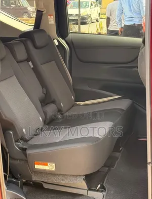 Toyota Sienta 2019 Red