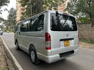 Toyota HiAce 2015 Silver