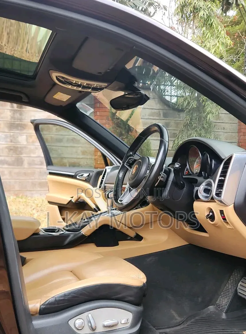 Porsche Cayenne 2016 Purple