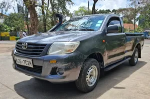 Toyota Hilux 2014 Gray