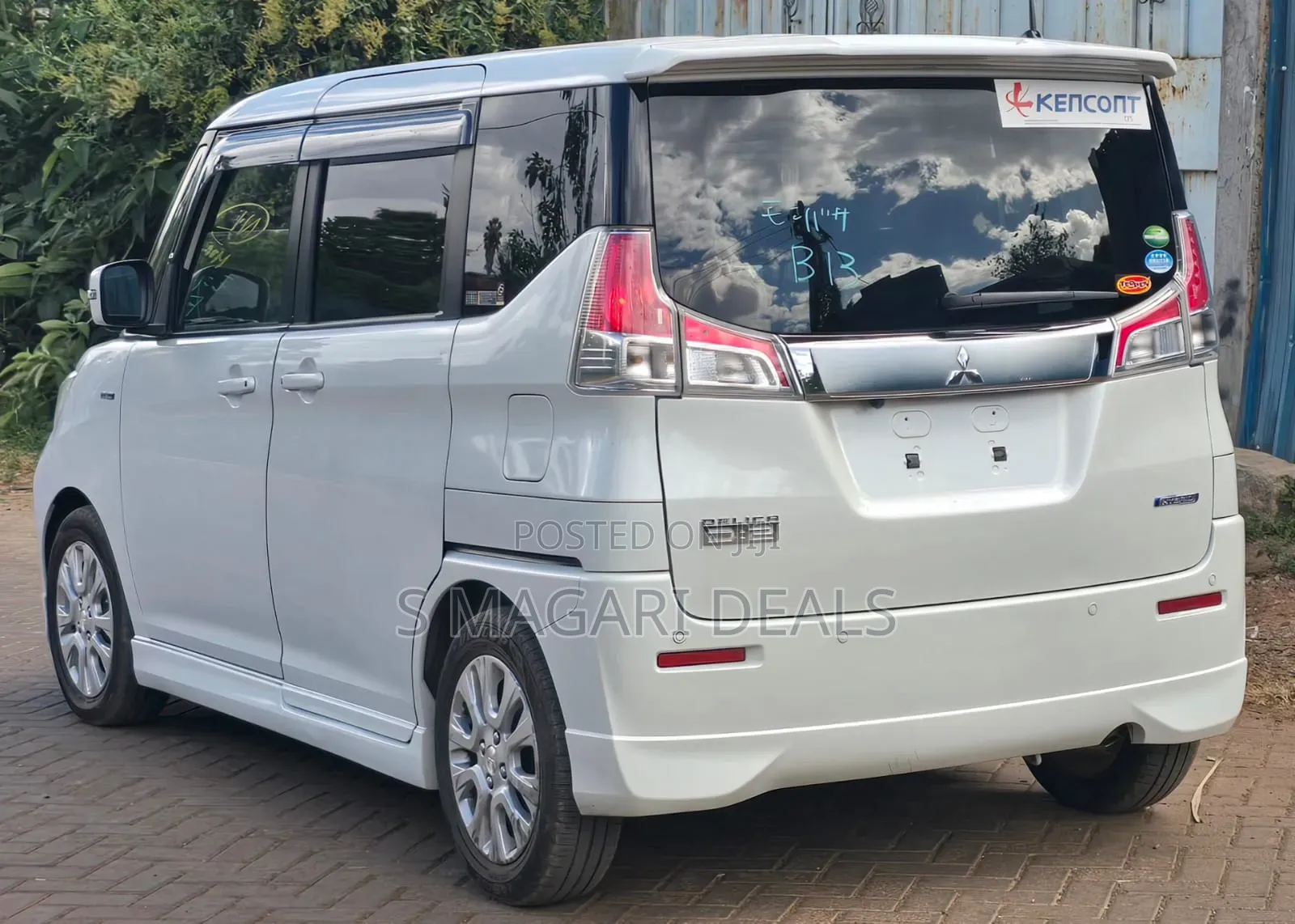 Mitsubishi Delica 2019 White
