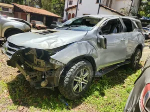 Toyota Fortuner 2021 Silver
