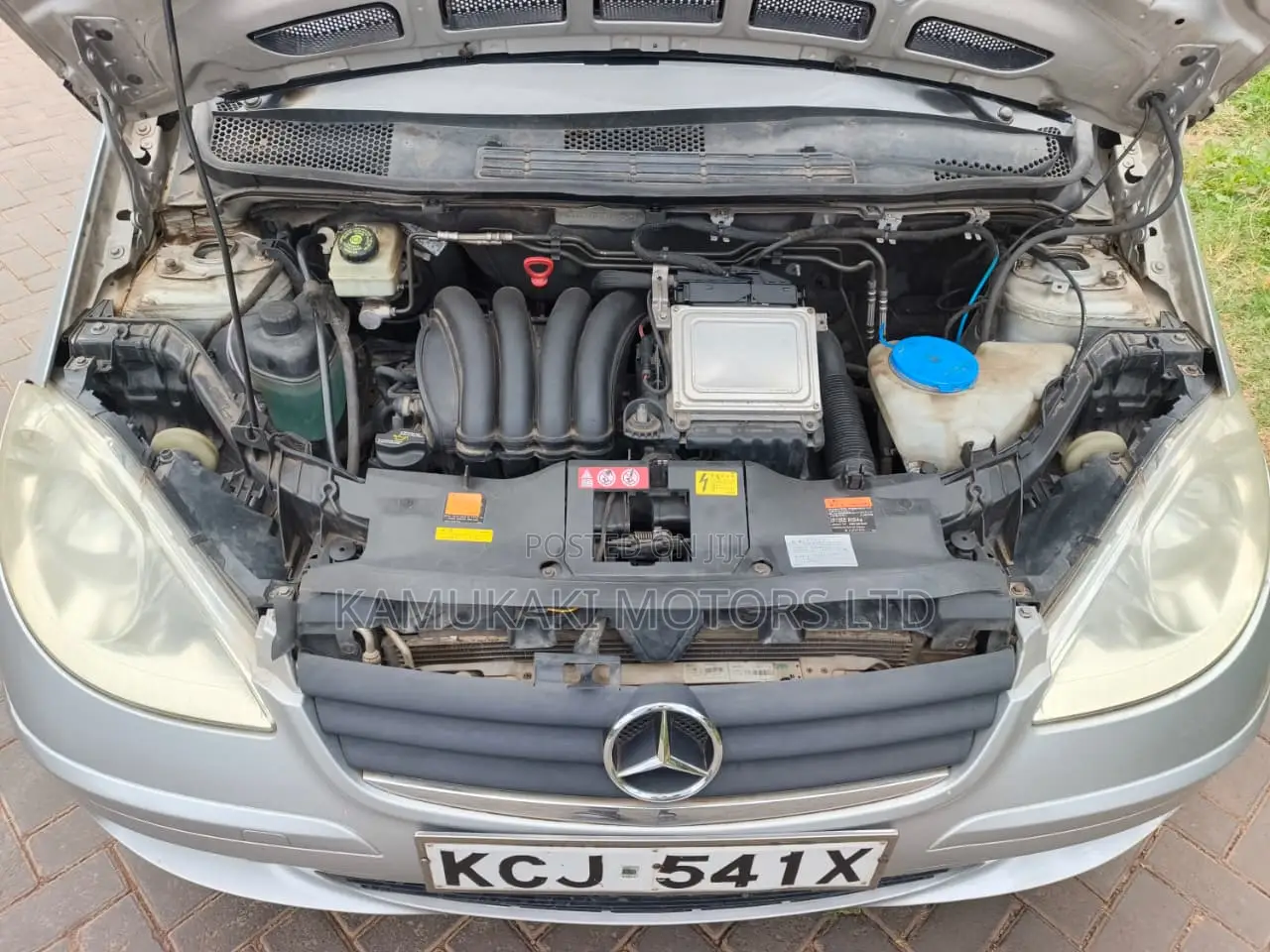 Mercedes-Benz A-Class 2011 Silver