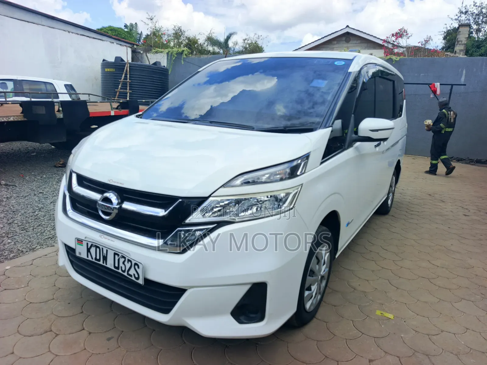 Nissan Serena 2019 White