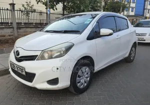 Toyota Vitz 1.0 FWD 5dr 2014 White