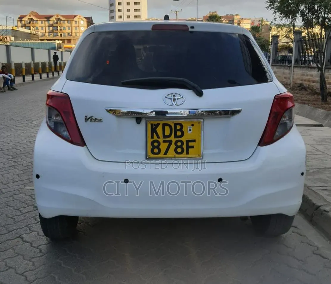 Toyota Vitz 1.0 FWD 5dr 2014 White