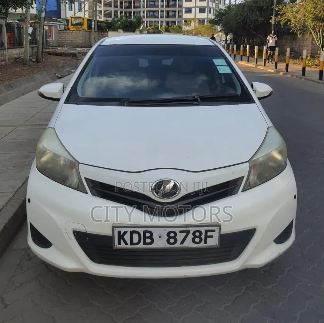 Toyota Vitz 1.0 FWD 5dr 2014 White
