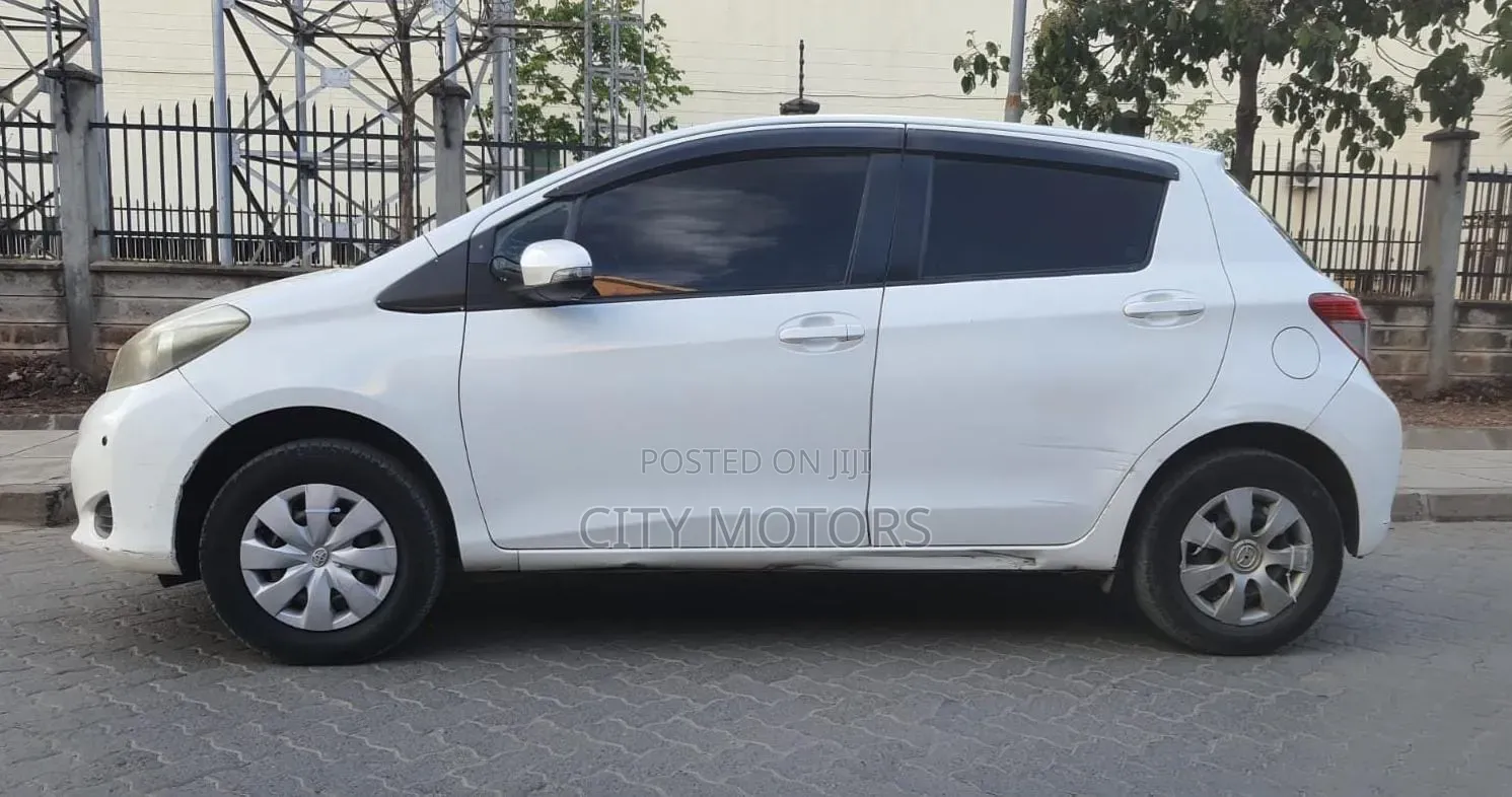 Toyota Vitz 1.0 FWD 5dr 2014 White