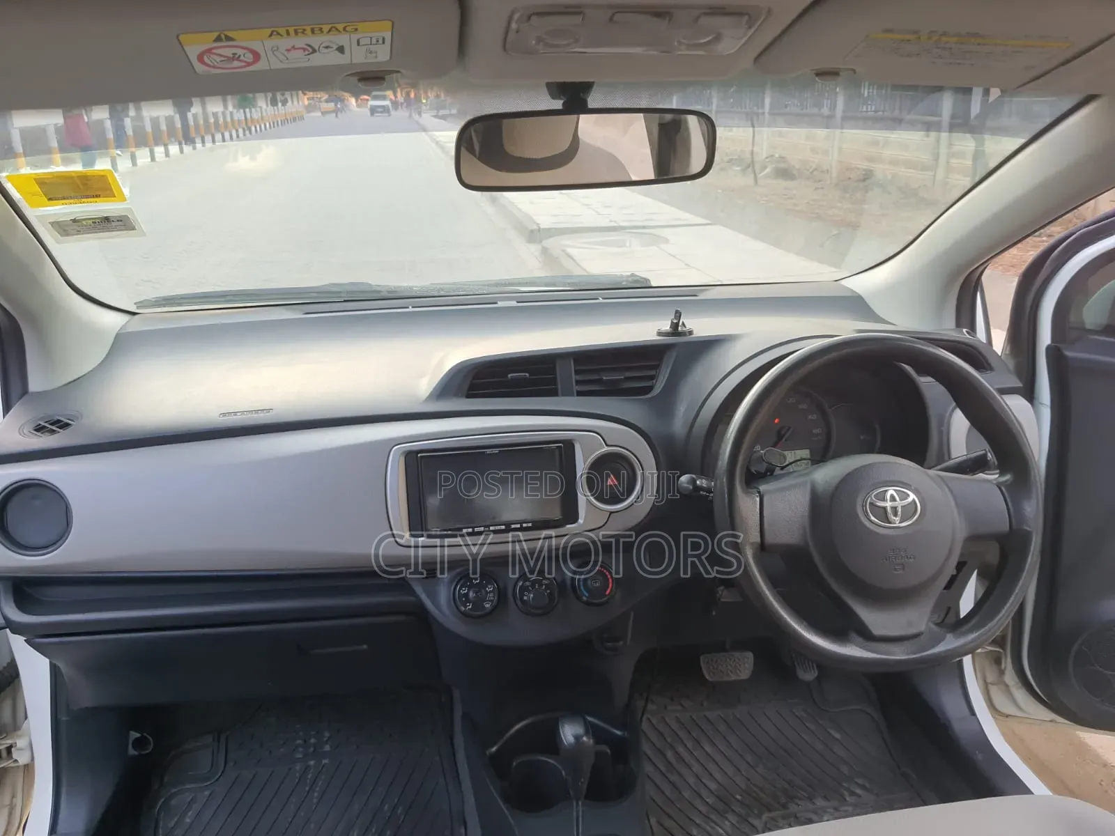 Toyota Vitz 1.0 FWD 5dr 2014 White