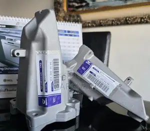 Engine Mounting. C Class, E300, C350e GLC 300/350 E Model