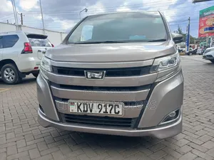Toyota Noah 2.0 AWD (8 Seater) 2018 Gold