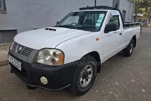 Nissan Hardbody 2013 White