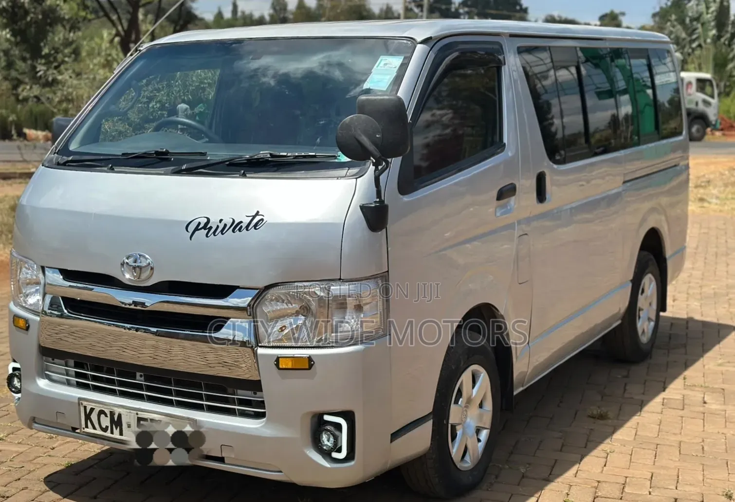 Toyota HiAce 2010 Silver