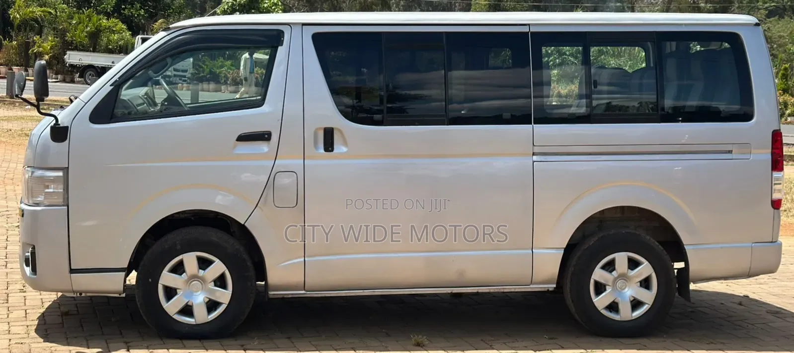 Toyota HiAce 2010 Silver