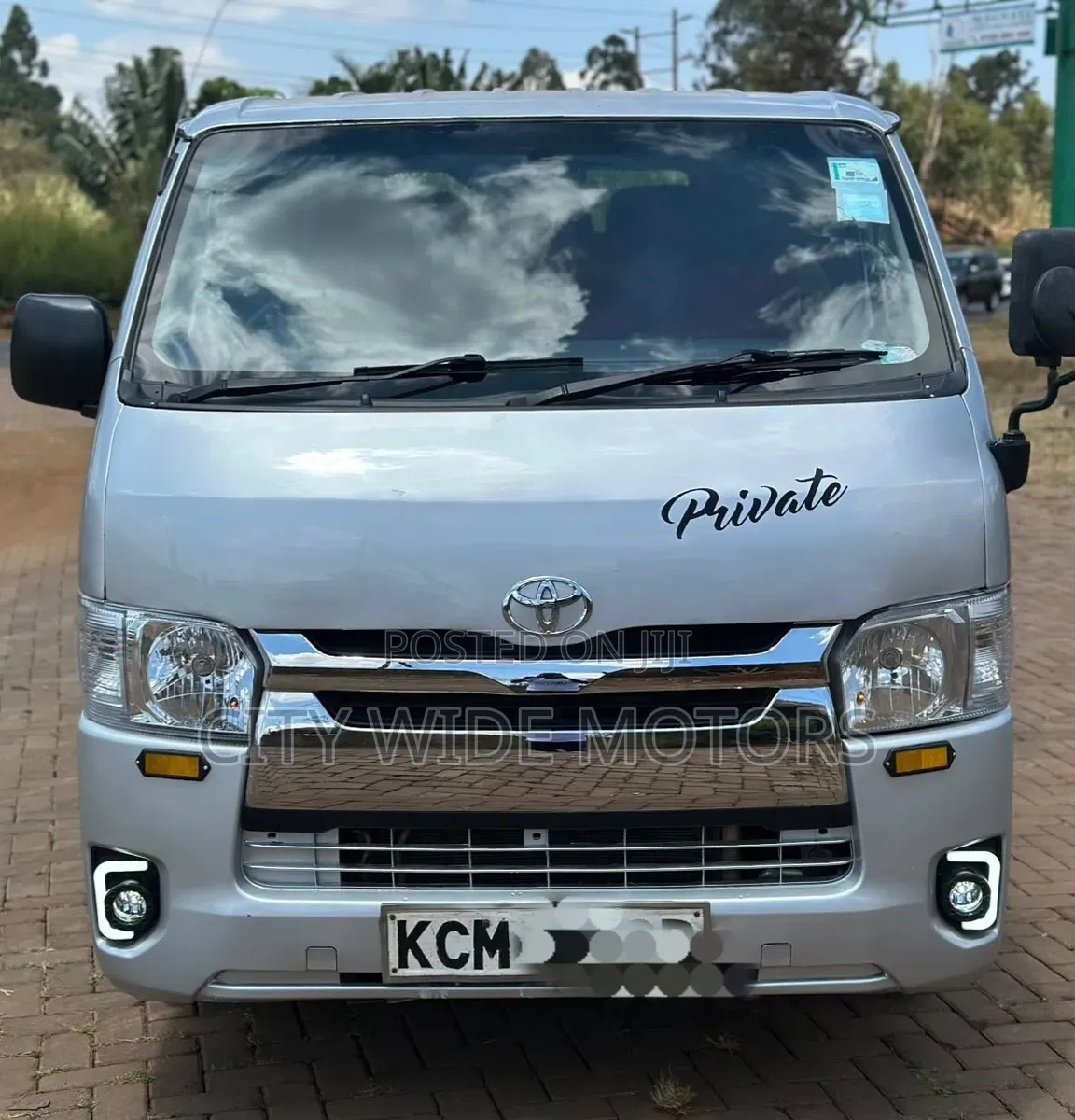 Toyota HiAce 2010 Silver
