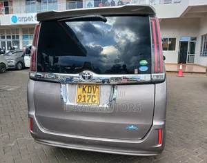 Toyota Noah 2018 Gray