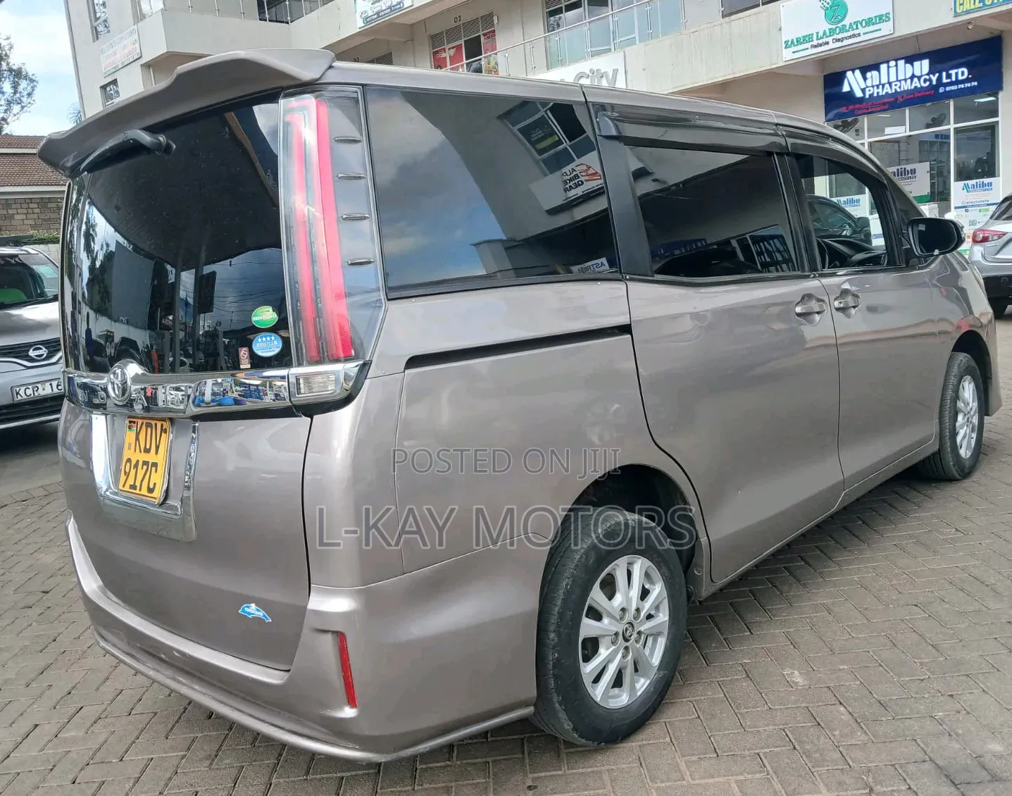 Toyota Noah 2018 Gray