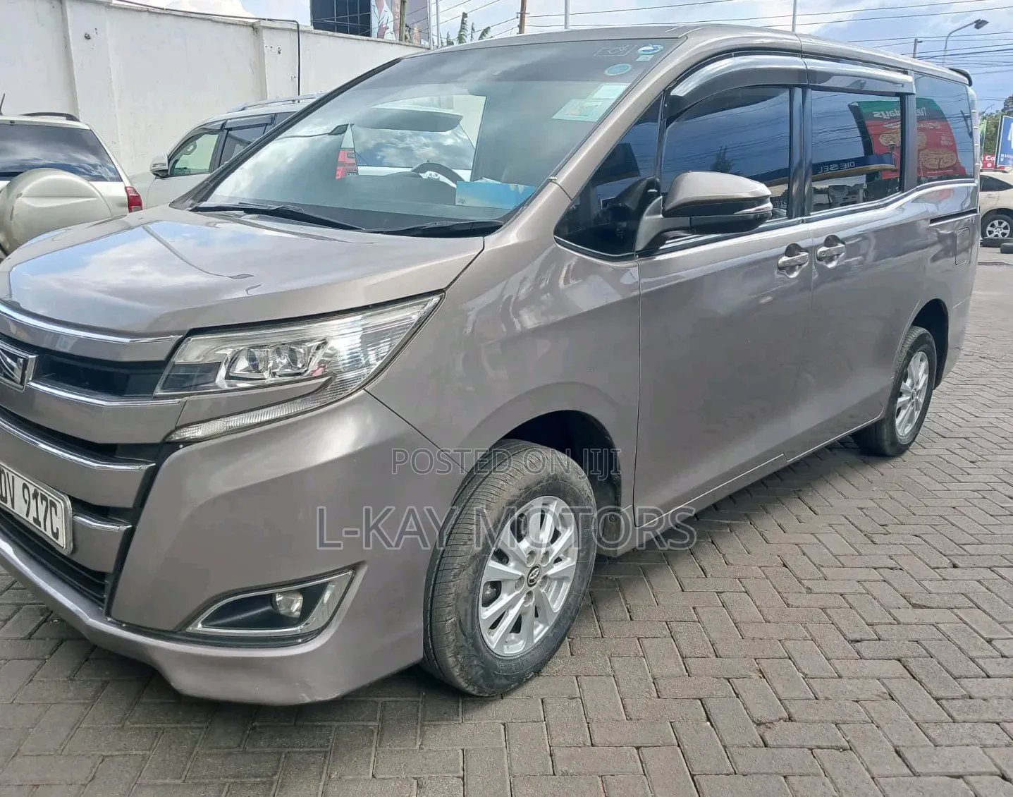 Toyota Noah 2018 Gray