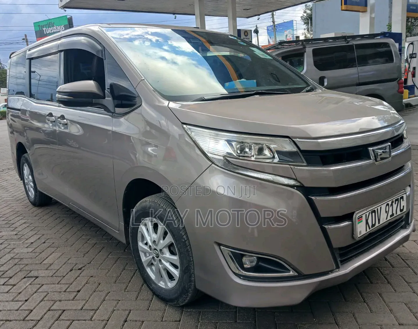 Toyota Noah 2018 Gray