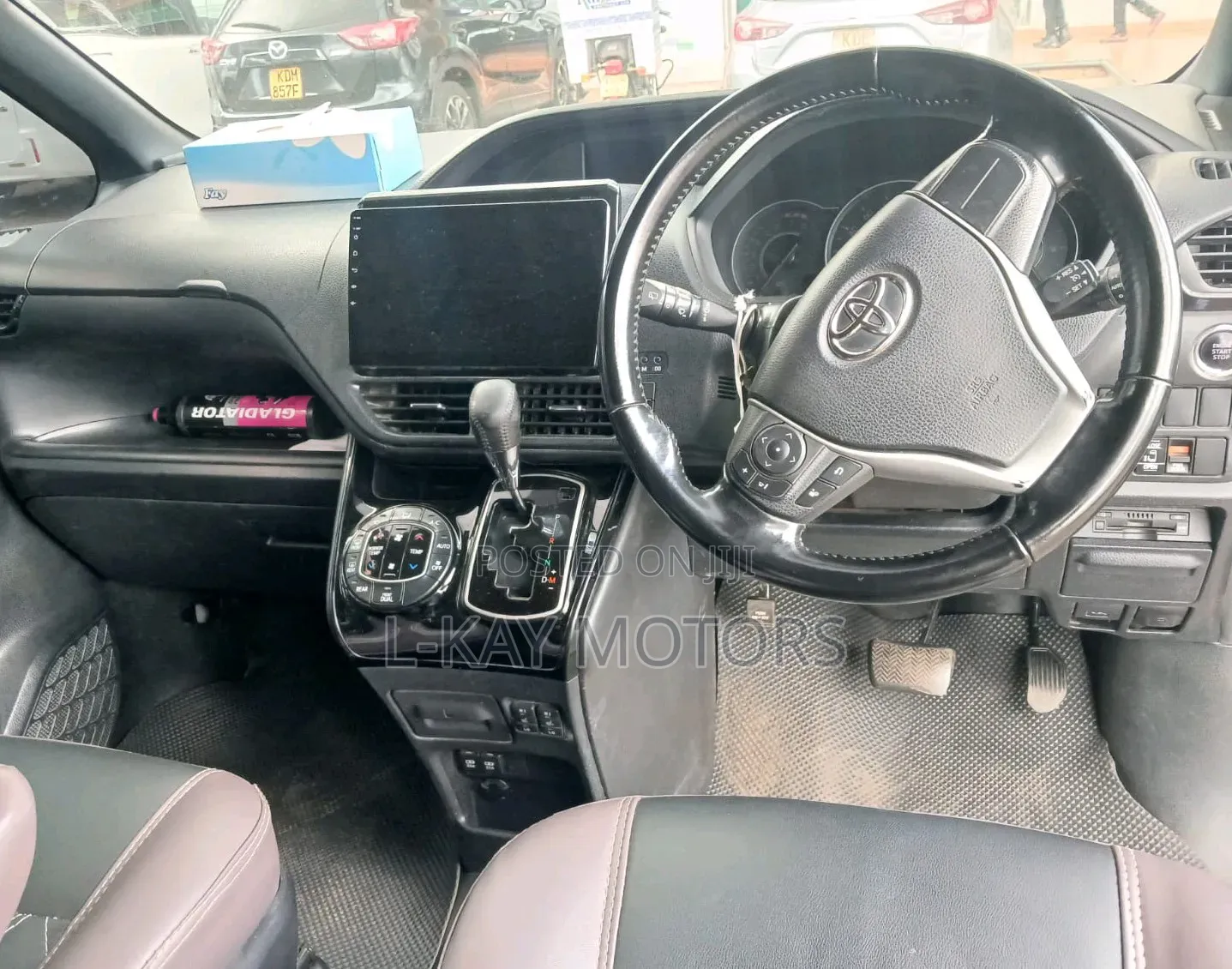 Toyota Noah 2018 Gray