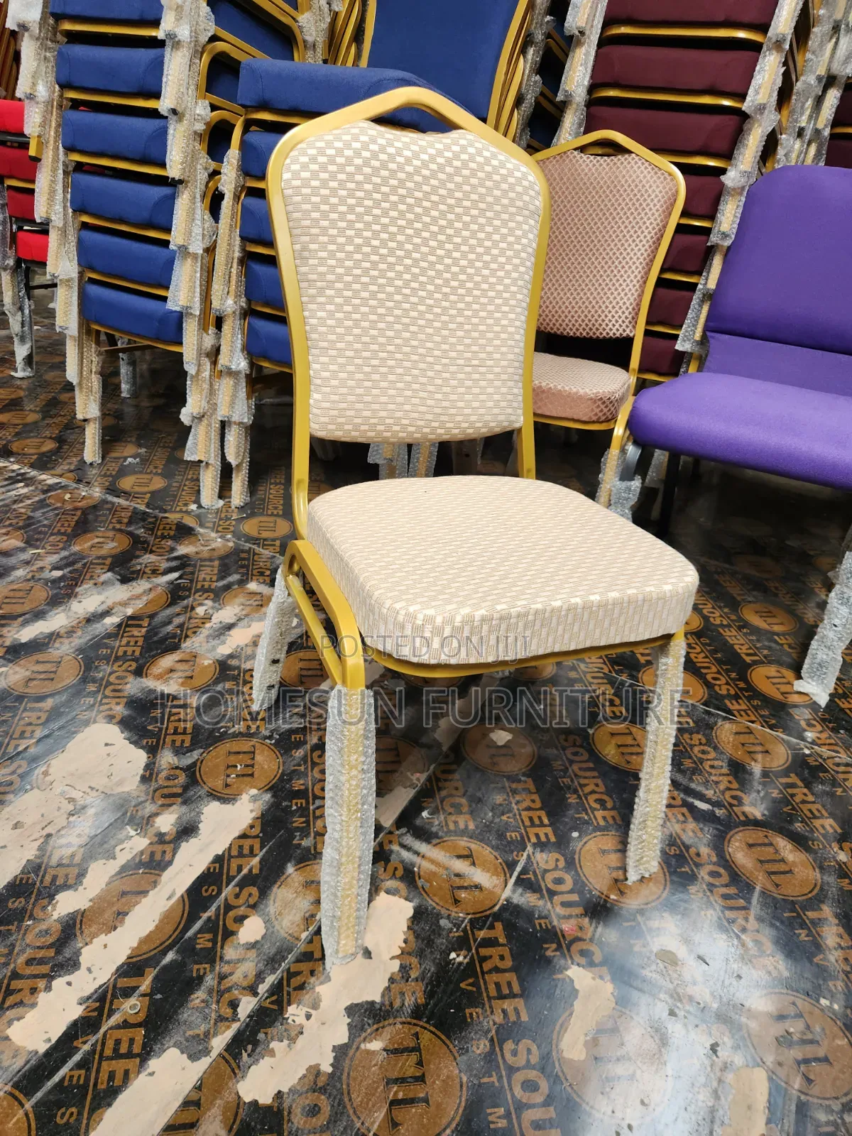 Banquet Chair – Cream Patterned Upholstered Gold Frame Event Chair