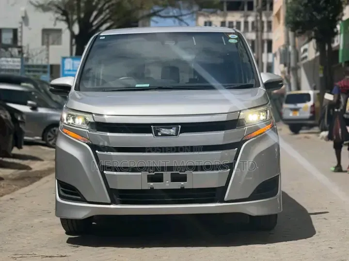 Toyota Noah 2020 Gold