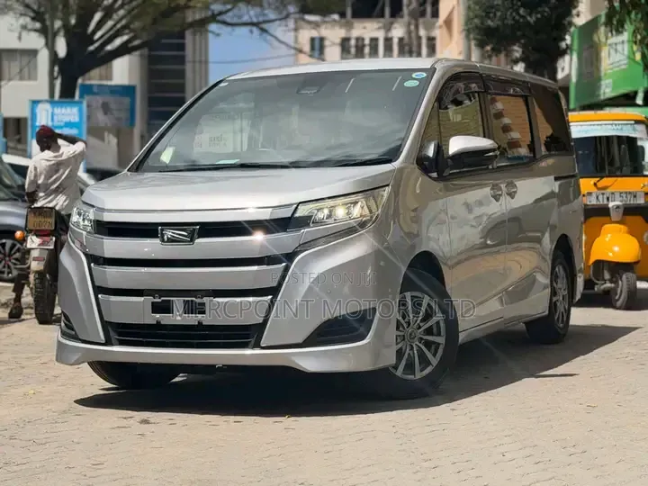 Toyota Noah 2020 Gold