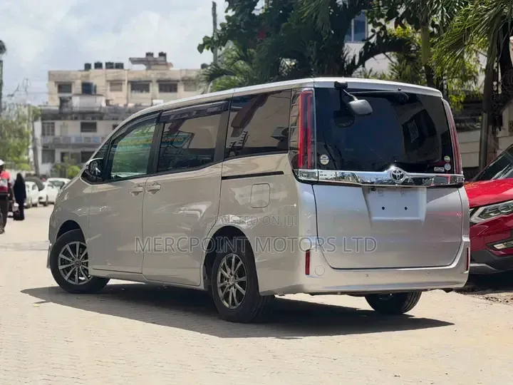 Toyota Noah 2020 Gold