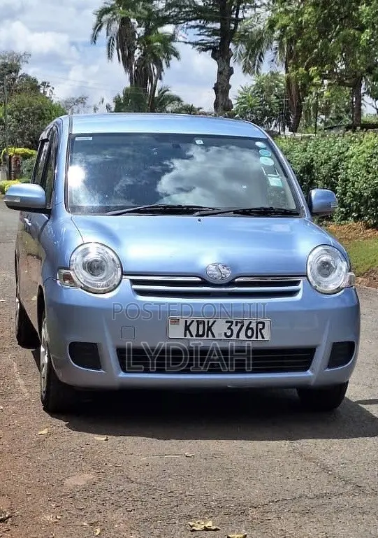 Toyota Sienta 2015 Blue