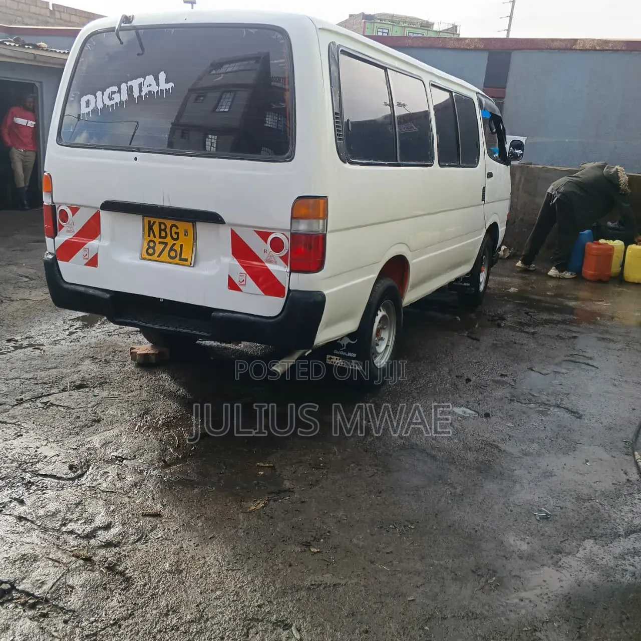 Toyota HiAce 2009 White