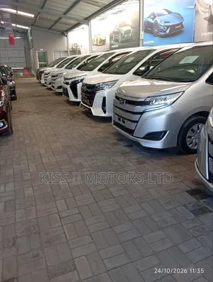 Toyota Noah 2025